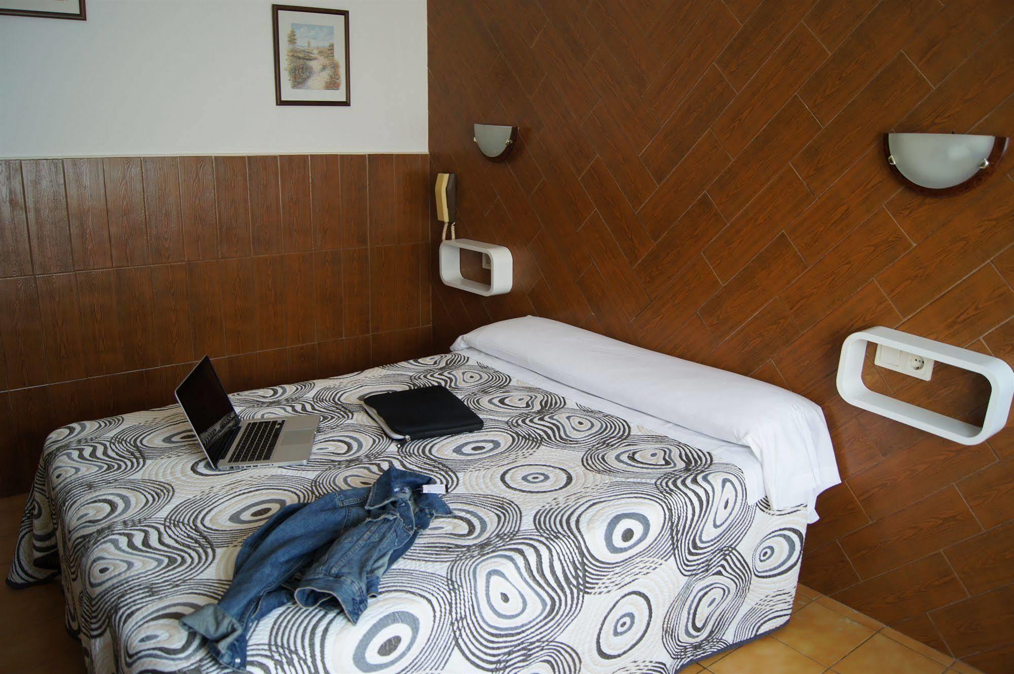 Hostal Sanmar Figueres  Luaran gambar