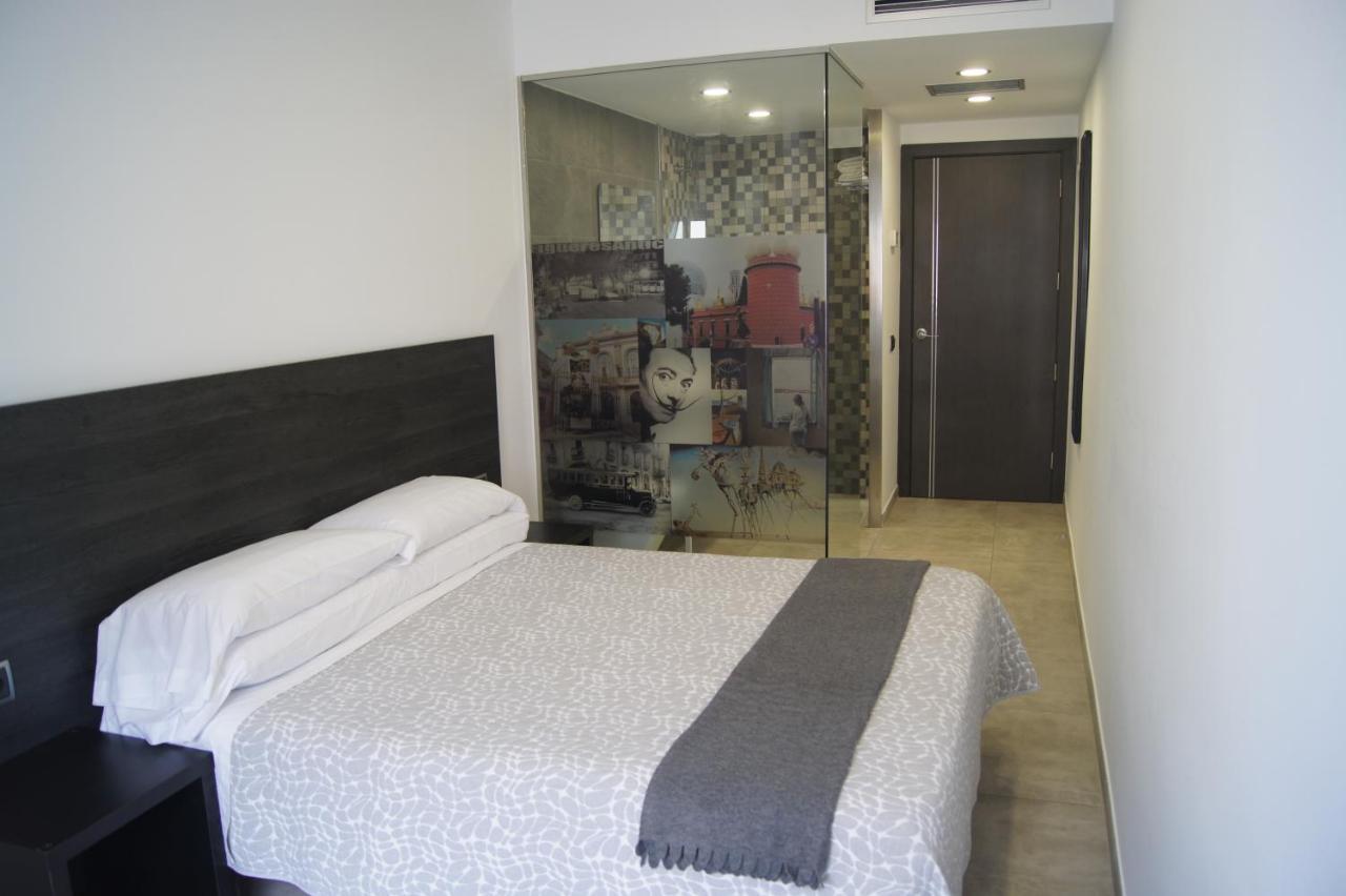 Hostal Sanmar Figueres  Luaran gambar