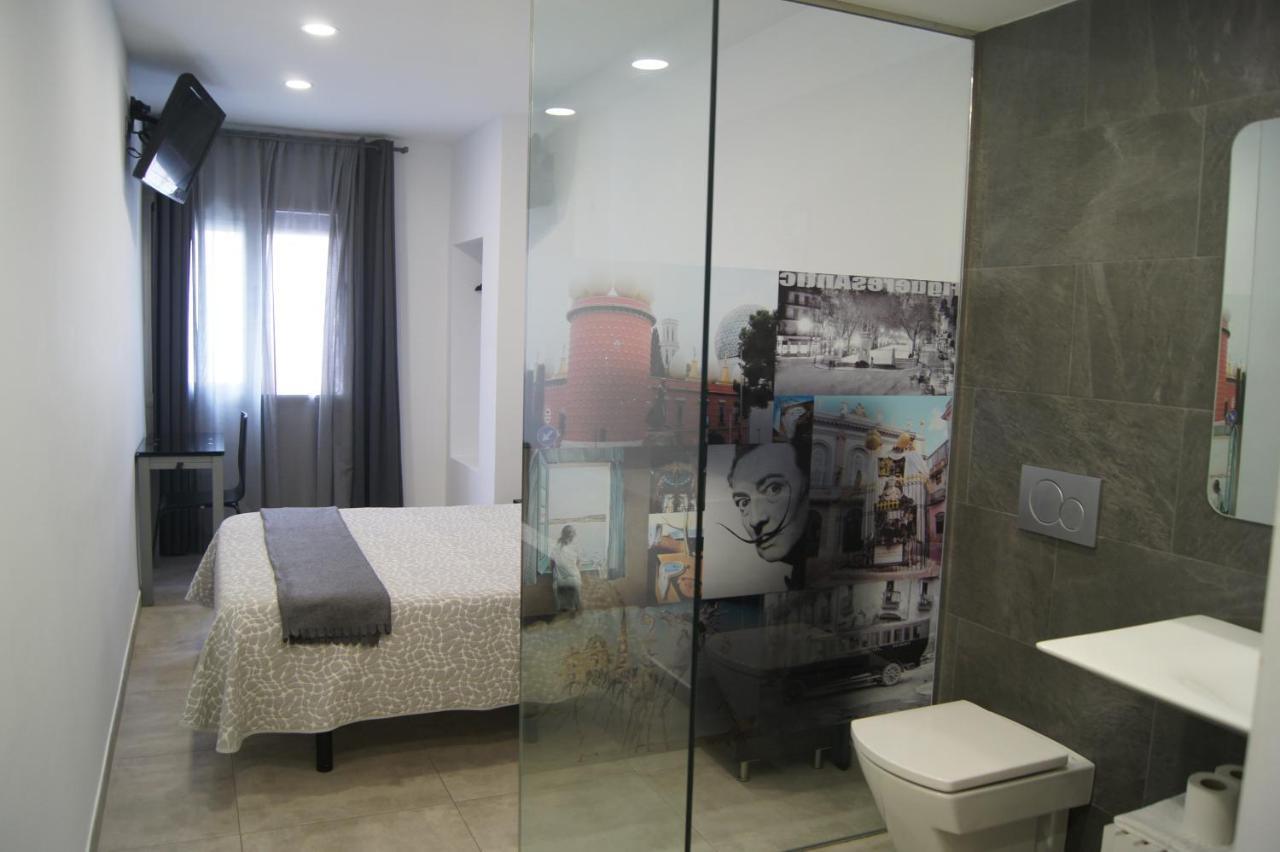 Hostal Sanmar Figueres  Luaran gambar