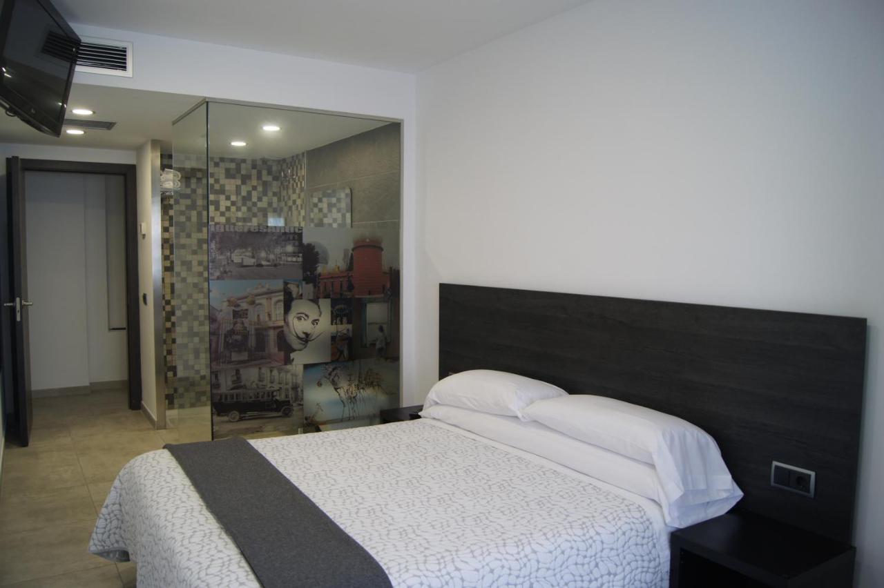 Hostal Sanmar Figueres  Luaran gambar