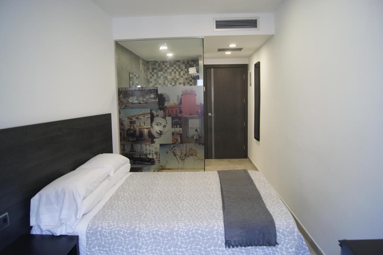 Hostal Sanmar Figueres  Luaran gambar